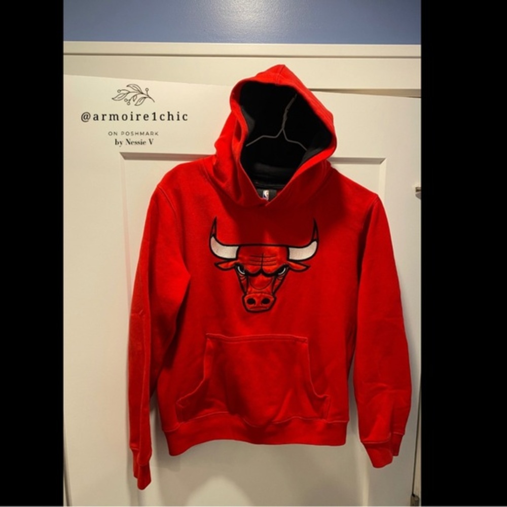 NBA | Chicago Bulls Hoodie with Official Logo | Kids Size M